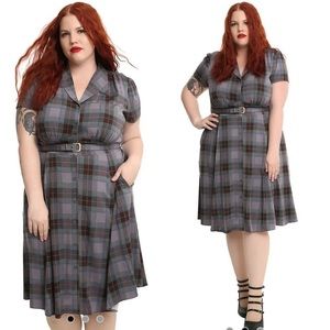 Hot Topic plus size Outlander collection dress